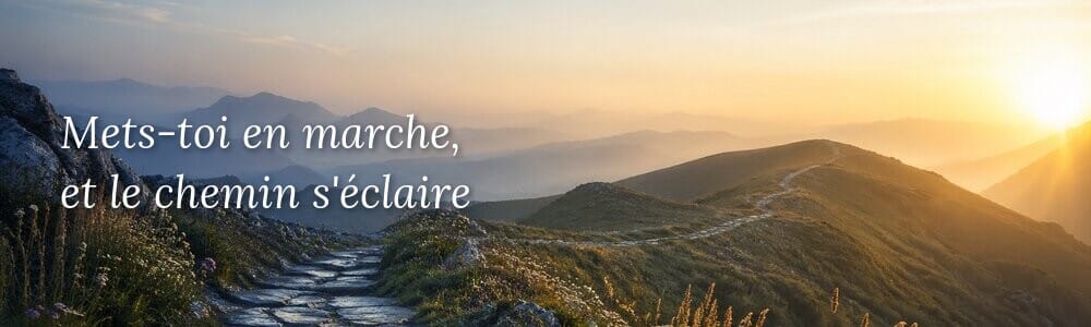 Sentier de pierre menant vers un lever de soleil doré en montagne — symbole de la mise en marche pour arrêter de subir sa vie